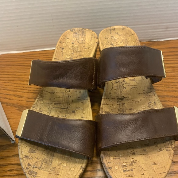 Vionic Brown Leather Wedge Shoes with Cork look Footbed Size 9 - Picture 6 of 14